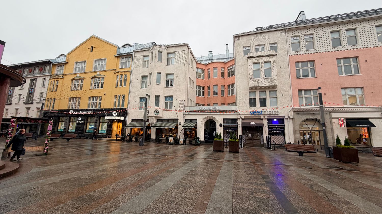 Vuokrattavana yksi Oulun hienoimmista toimistohuoneistoista Rotuaarilla!

Noin 185 m²:n tilat jakautuvat viiteen huonees...