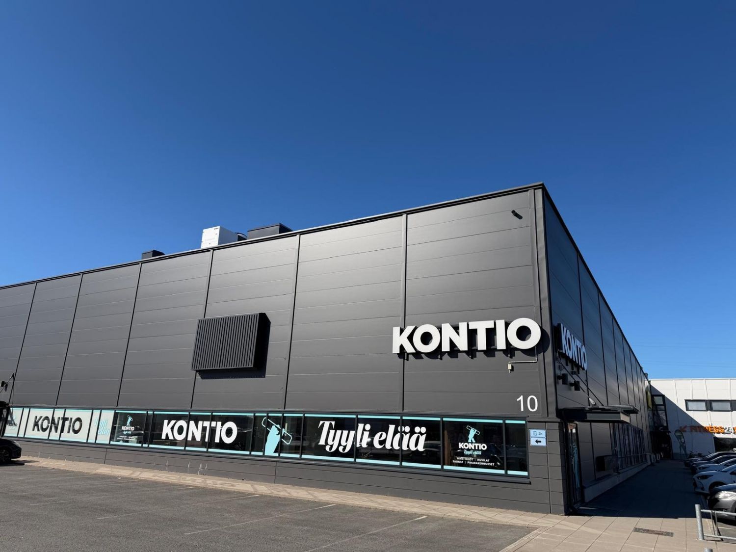 Vuokrattavana ensimmäisen kerroksen liiketila vetovoimaisella kauppapaikalla Oulun Limingantullissa. Alasintie 10 sijait...