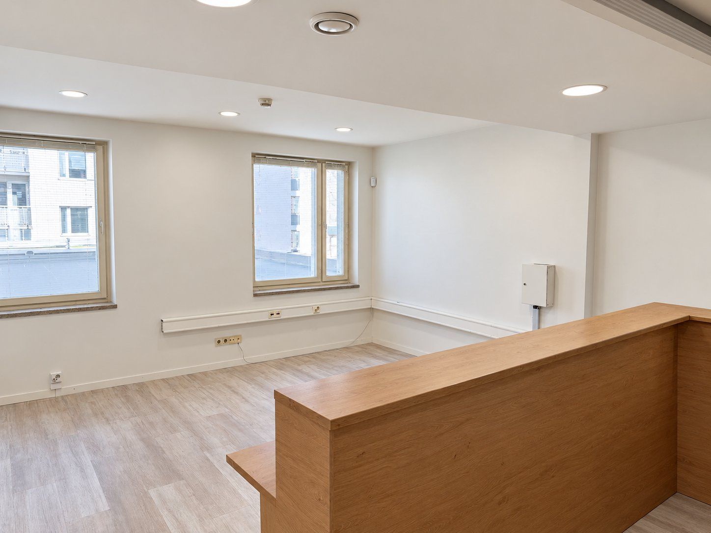 Nyt tarjolla hyväkuntoinen 114,5 m² toimisto Tampereen ydinkeskustasta, Tuomiokirkonkatu 34:n Kuparitalon 3. kerroksesta...