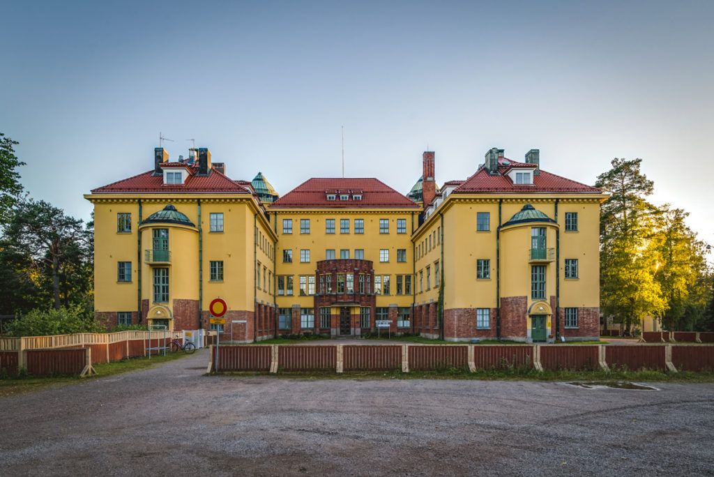 Vuokrataan toimisto-, varasto- ja koulutuskäyttöön tilaa.

Kymin teollisuusoppilaitoksen toiminta loppui 2006. Nykyisin ...