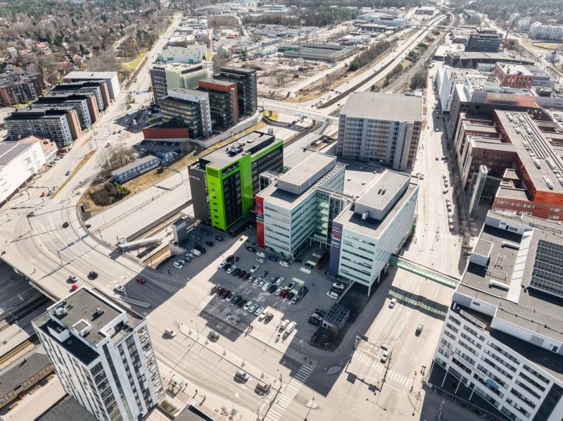 Hyväkuntoinen toimisto Intelligate II 4. kerroksessa: runsaasti avotilaa, kaksi huonetta, keittiö ja wc. Kokonaisala noi...