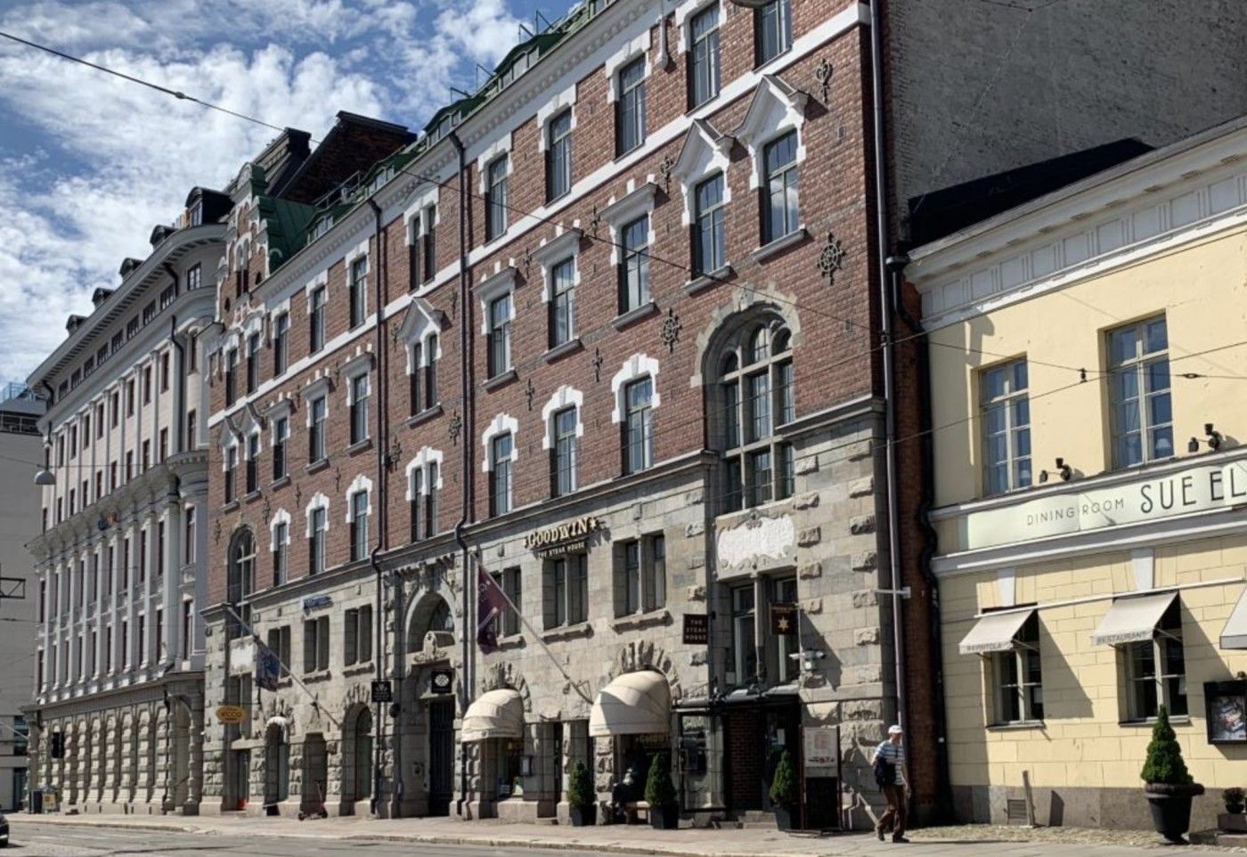 Vuokrataan laadukkailla materiaaleilla neljännen kerroksen remontoitu 214,5 m2 toimistotila, josta upeat merinäköalat. K...