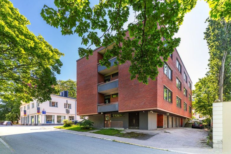 Inarintie 8 - Puu-Vallila