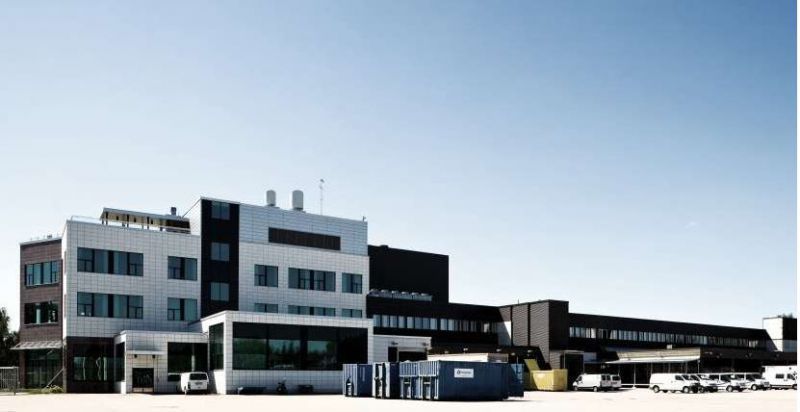 Vuokrattavana 1. kerroksen siistiä liike-/lounasravintolatilaa.