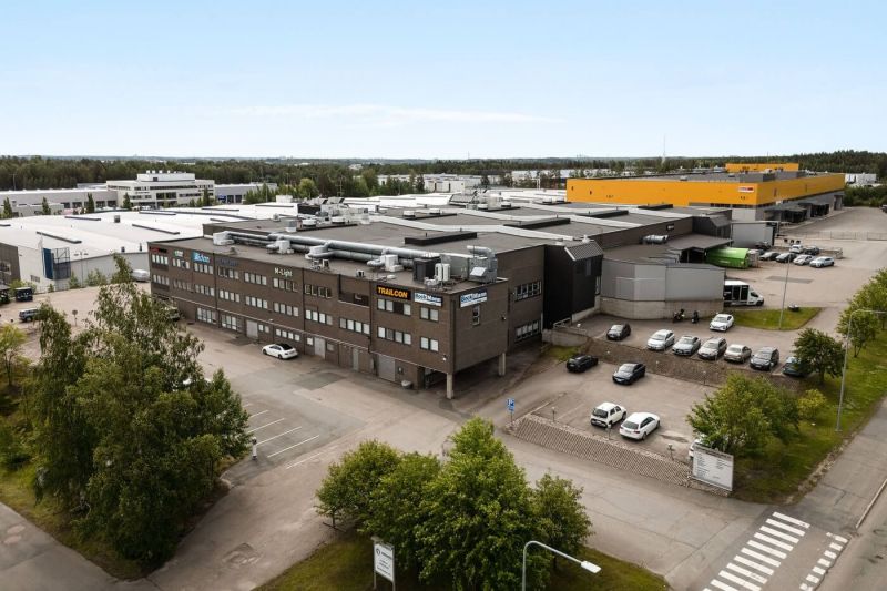 Valoisa 171 m² toimisto tavarahissiyhteydellä lentokentän lähellä Viinikkalassa
