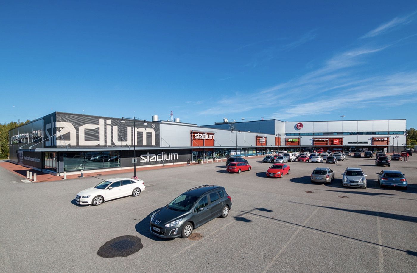 Valoisa ja hyvin suunniteltu 487,5 m2 toimisto liikekiinteistön 2. kerroksessa. Oma sisäänkäynti kiinteistön takaosasta ...