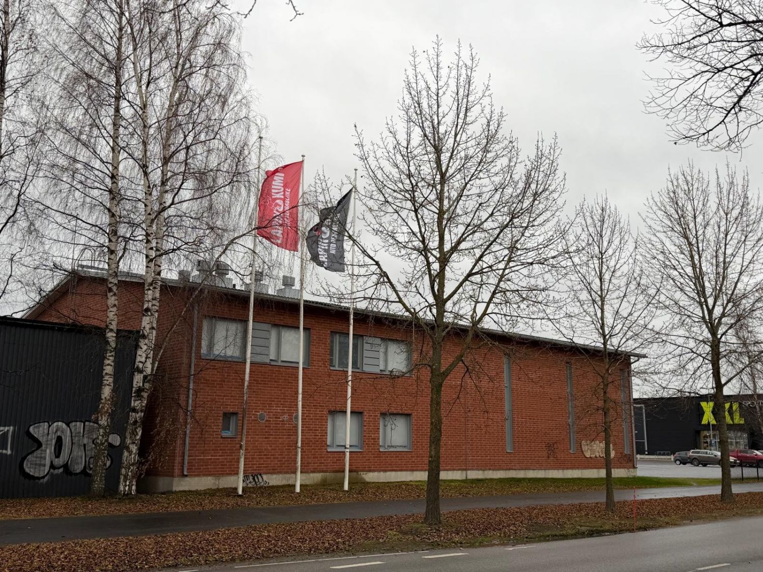 Vuokrattavana 180 m² toimistotila hyvällä sijainnilla Oulun Limingantullissa, osoitteessa Alasintie 6. Tila sijaitsee vuonna 2006 valmistuneen kiinteistön yläkerrassa ja tarjoaa toimivat puitteet yrityksen päivittäiseen työskentelyyn.Vuokra on 2 900 €/kk + alv, ja siihen sisältyvät lämmitys sekä n...