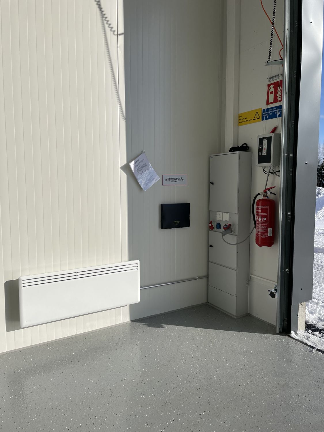 Sähkökeskus, voimavirta, nosto-oven sähkömekanismi