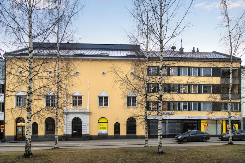Vuokrataan toisen kerroksen heti vapaa, n. 205 m2 hyvä kuntoinen toimistotila. Tila muodostuu 4-5 toimistohuoneesta, avo...