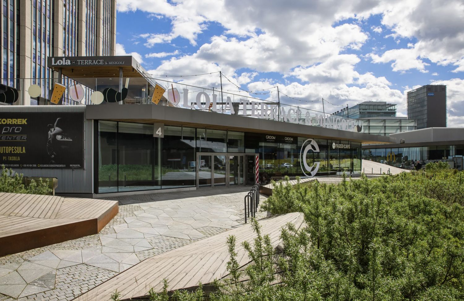 67,6 m² liiketila Keilaniemen Paviljongeissa, keskellä yrityskeskittymää. Suuret näyteikkunat tarjoavat näkyvän paikan myymälälle tai palveluyritykselle.